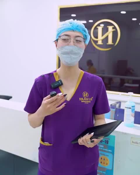 Vừa phẫu thuật sửa mí xong nghỉ ngơi hậu phẫu mí đẹp thành công quá phải gọi khoe ngay cho nóng