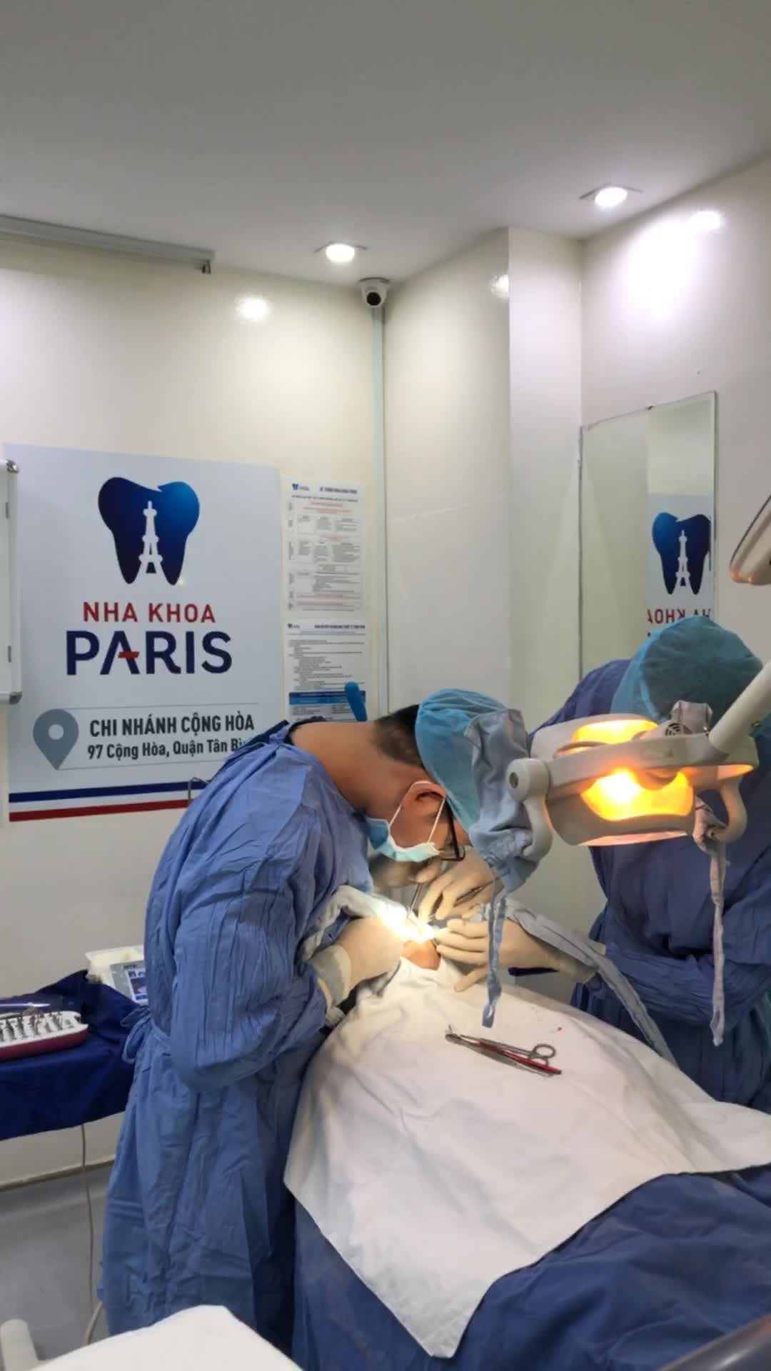 Cận cảnh ca gắn implant tại Nha khoa Paris CN Cộng Hòa, TP. Hồ Chí Minh