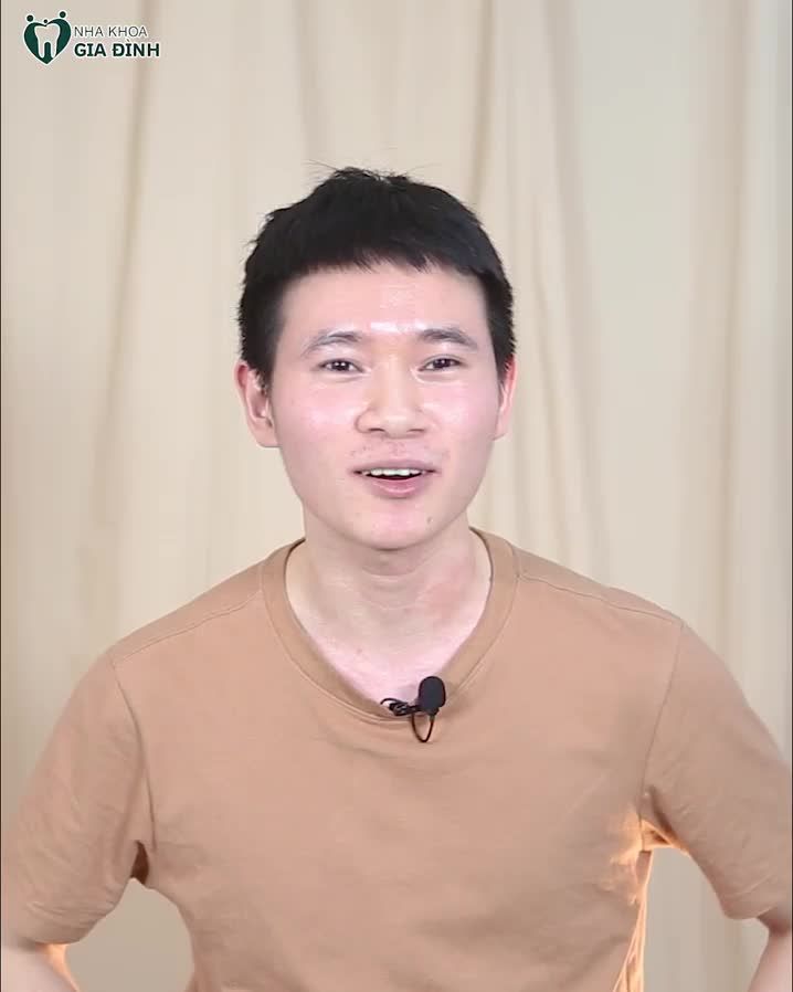 Nguyễn Văn Hiếu (26 tuổi), anh đến với Nha khoa Gia Đình để cải thiện tình trạng răng khấp khểnh.