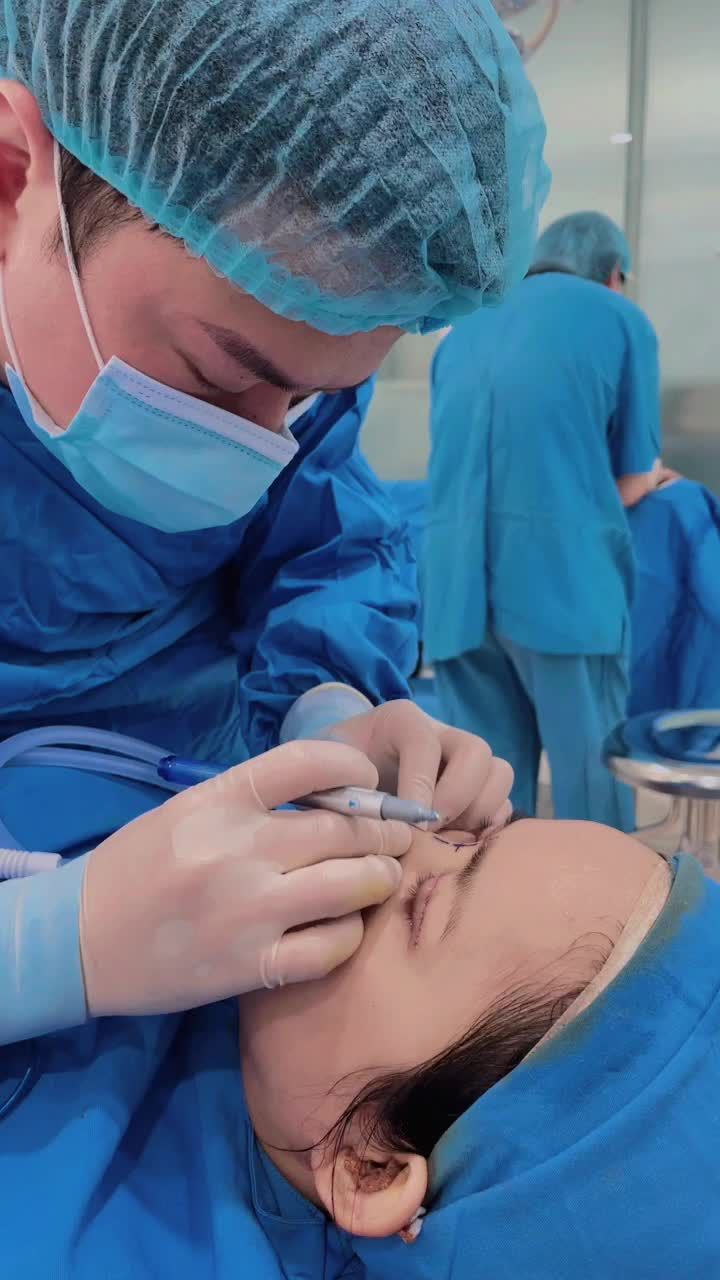 Sụn nâng mũi sinh học và sụn PureForm có gì khác nhau