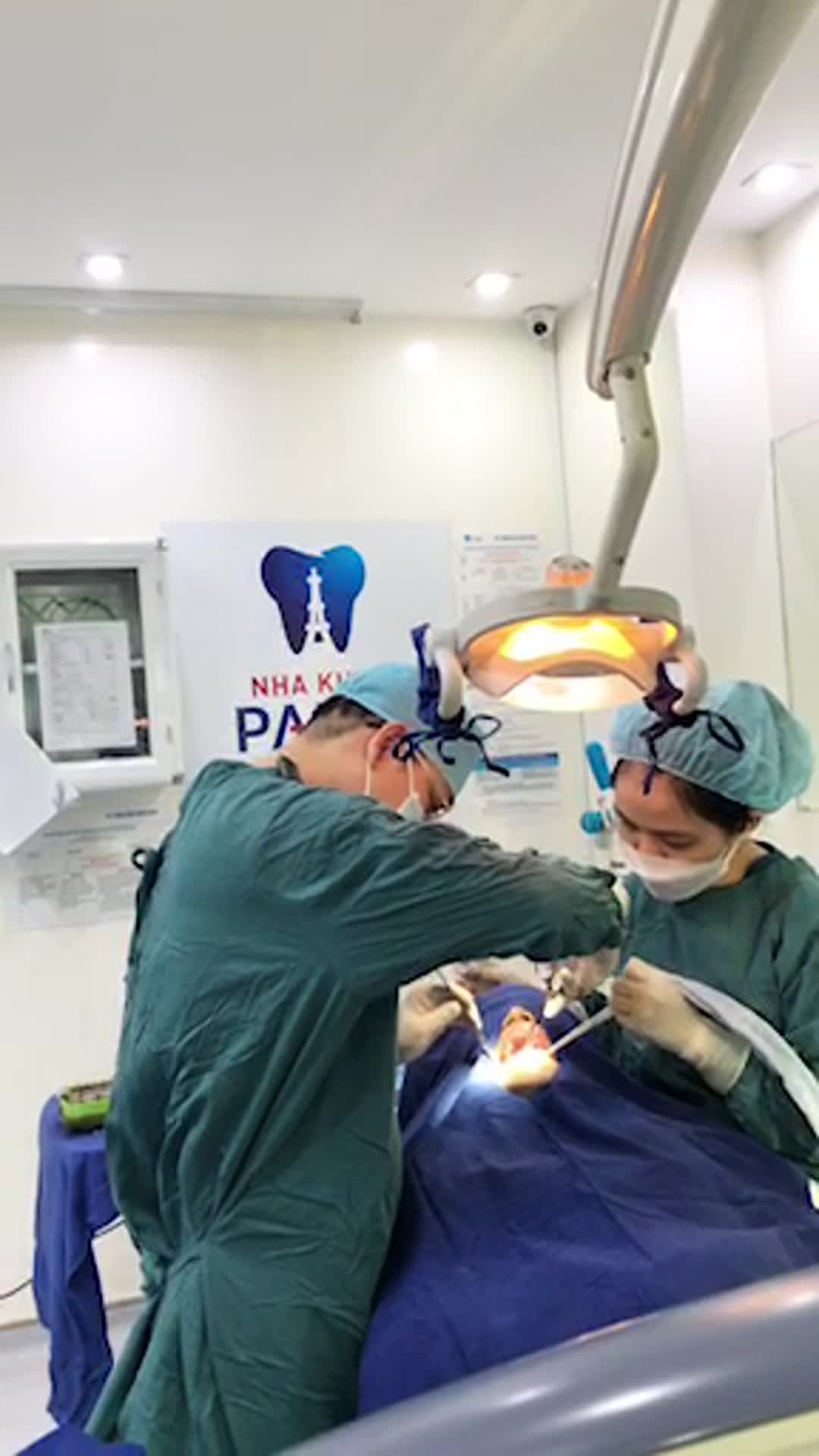 Phẫu thuật cấy ghép 01 trụ Dentium Hàn Quốc tại Nha khoa Paris