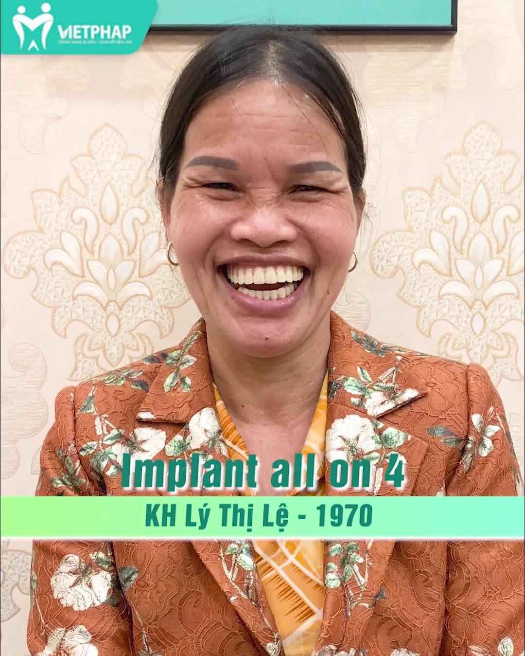 Mất răng nhiều năm khiến cô Lệ móm mém, già nua.