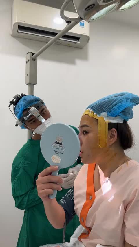 Nâng mũi cấu trúc sụn tai sóng Surgiform