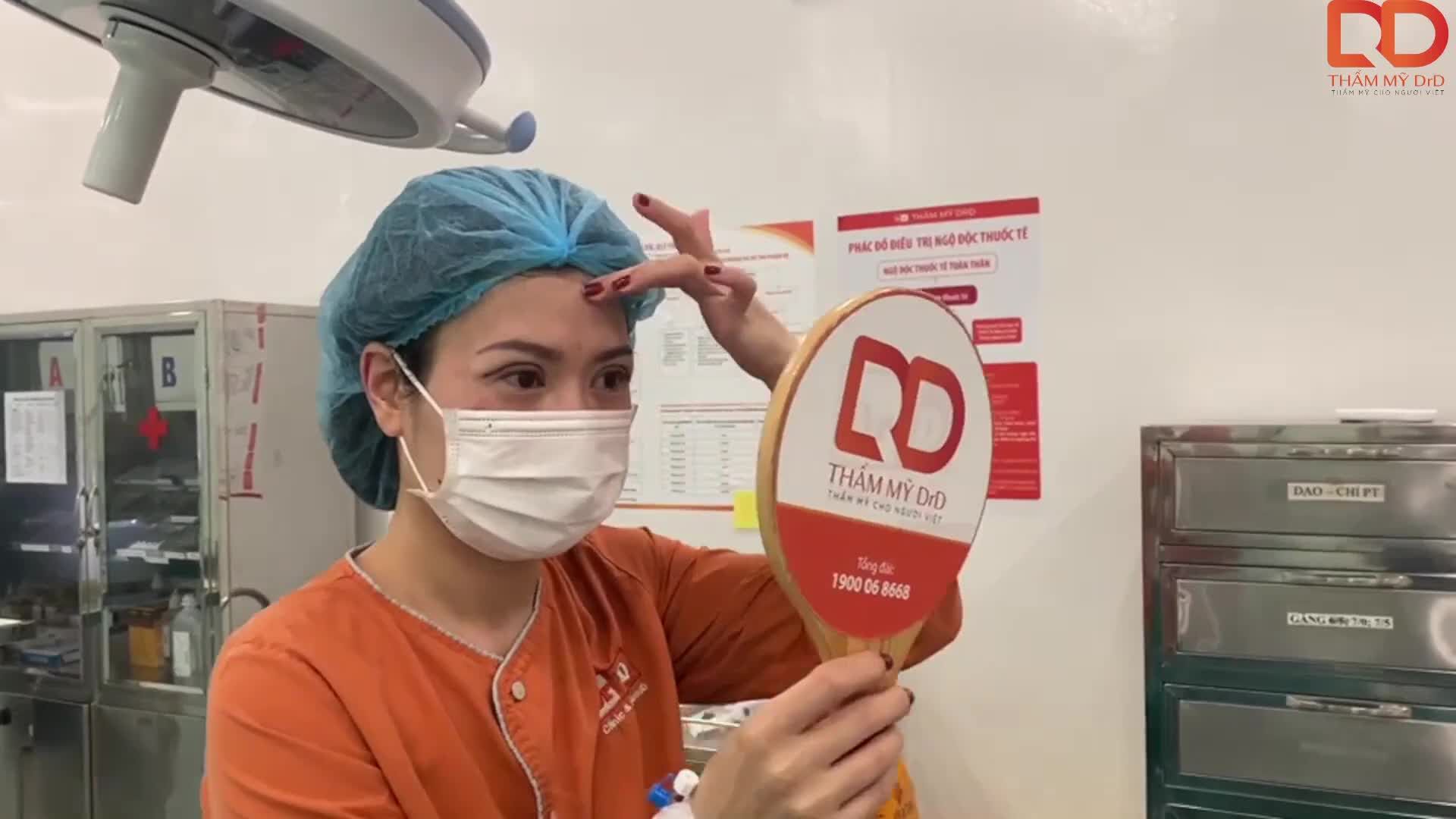 Chị khách hàng “kỹ tính” sau khi tham khảo nhiều nơi đã quyết định đến Thẩm mỹ DrD để thực hiện cắt mí Elite Eyes.