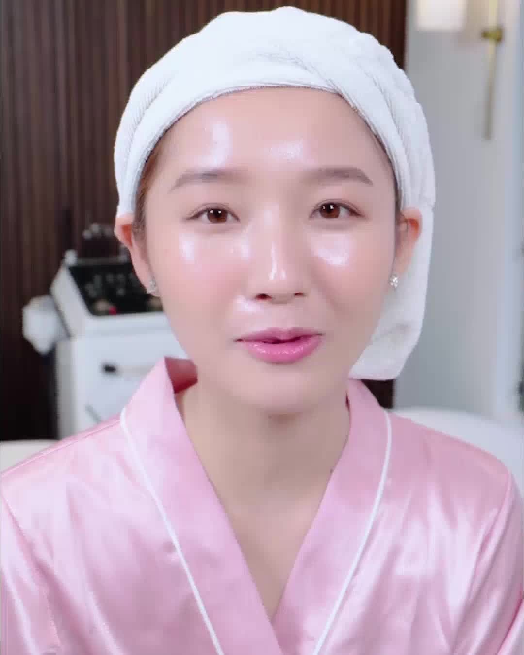 CHIÊM NGƯỠNG NGAY LÀN DA CĂNG MƯỚT, MỊN MÀNG CHỈ SAU 5 BUỔI TRỊ MỤN ACNE MEDIC TẠI HỒNG NGỌC