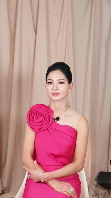 CHIA SẺ CỦA Á HOÀNG KIM CƯƠNG 2017 SAU KHI TÂN TRANG NỤ CƯỜI MỚI