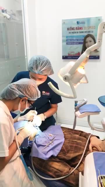 Mài 6R sứ ceron tại nha khoa PARIS Vinh