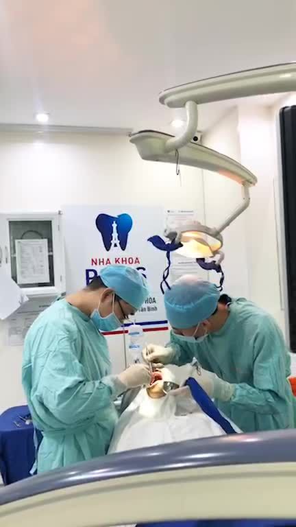Chia sẻ của Bác sĩ trong quá trình trồng răng implant tại nha khoa Paris 97 Cộng Hoà