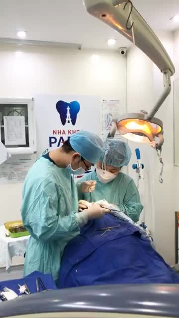 Phẫu thuật cấy ghép 02 trụ Dentium Hàn Quốc tại Nha khoa Paris …