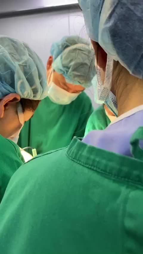 Ca Nâng Ngực Đang Được Thực Hiện Bởi Ekip Dr. Minh Phạm