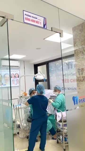 Quá trình cấy ghép trụ ETK Paris cho anh khách hàng Phạm Bá Cường 29 tuổi đến từ Chí Linh - Hải Dương tại Nha Khoa Paris Bắc Ninh