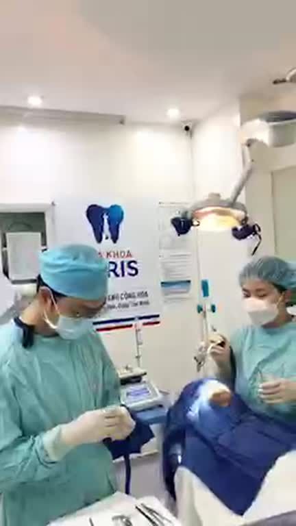 Phẫu thuật cấy ghep 2 trụ Dentium Hàn Quốc  tại Nha khoa Paris