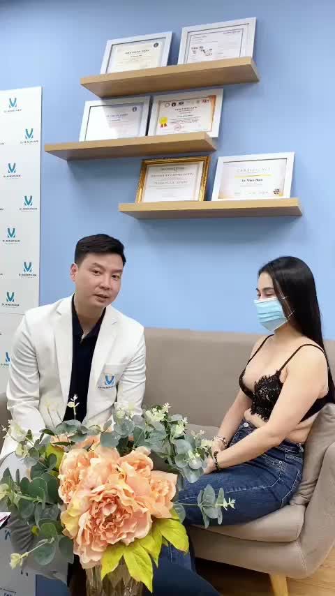 Khách hàng tái khám sau 15 ngày thực hiện nâng ngự.c.