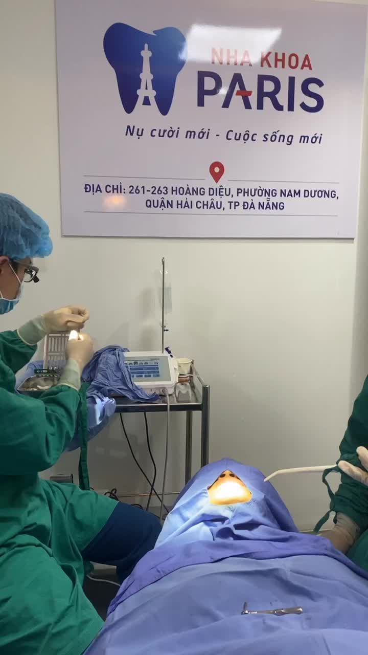 Phẫu thuật cấy ghép 02 trụ implant Hàn Quốc tại Nha khoa Paris Đà Nẵng