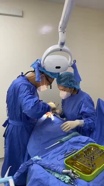 1 ca cắm trồng răng tại NK Paris 84A Bà Huyện Thanh Quan