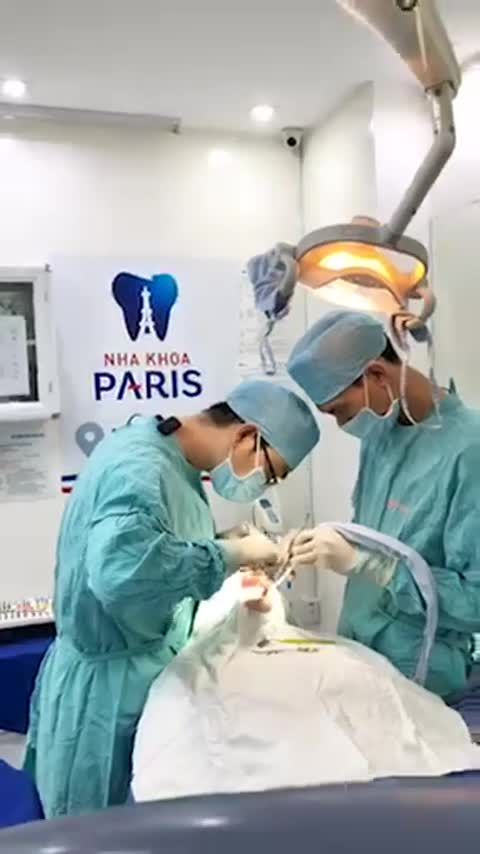 Phẫu thuật cấy ghép 3 trụ imp Strauman Thuỵ Sĩ  tại Nha khoa Paris …