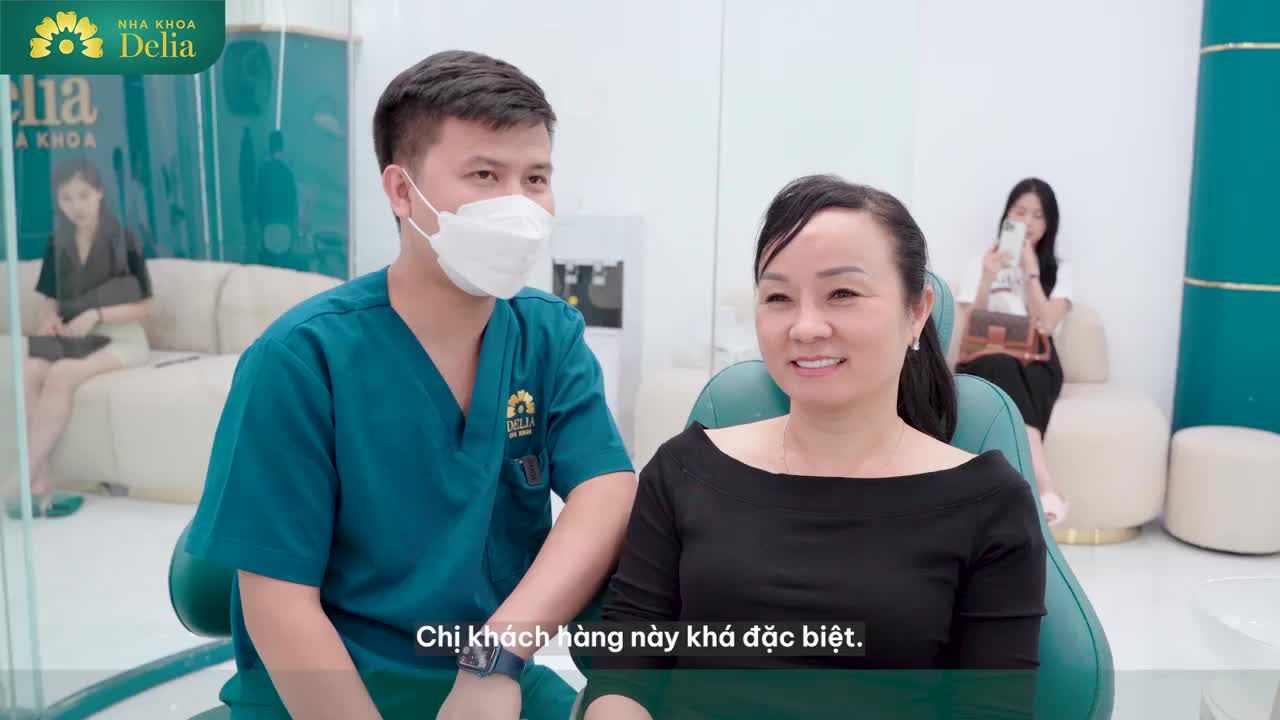 KH Đặng Nghiên tái khám sau 2 năm thẩm mỹ răng sứ