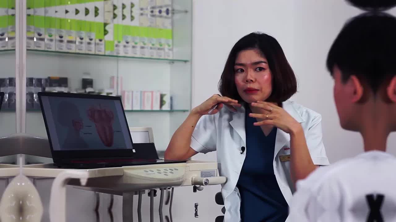 CHỮA CƯỜI HỞ LỢI KẾT HỢP DÁN SỨ VENEER, TÌM LẠI SỰ TỰ TIN TRONG GIAO TIẾP