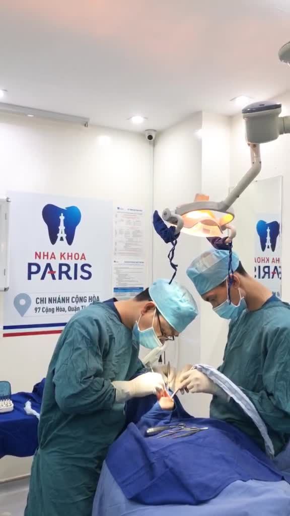 Phẫu thuật cấy ghép 1 trụ ETK pháp   tại Nha khoa Paris