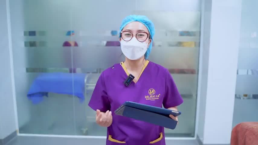 Em gái vui mừng sau khi đến Dr.Hải Lê sửa lại đôi mắt nhược cơ sụp mí già nua