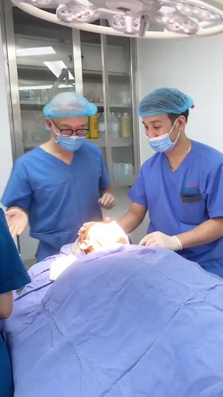 Dr. Hwang thực hiện SIÊU PHẨM XÓA NHĂN, NĂNG CƠ - Căng chỉ Mi Young!