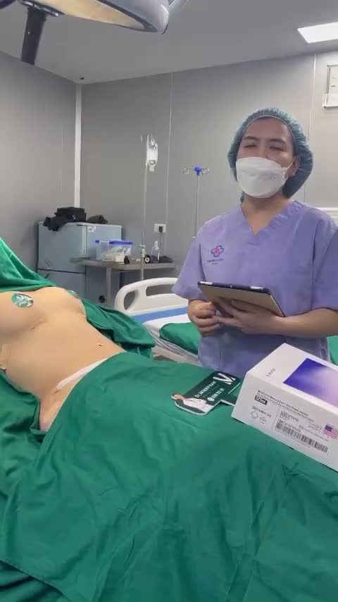 Ca combo hút mỡ tạo hình thành bụng vừa được thực hiện bởi ekip Dr. Minh Phạm
