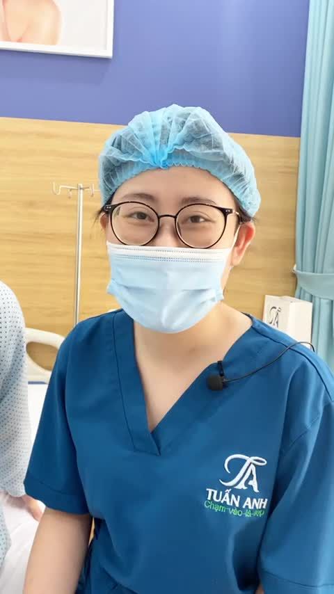 TRẺ RA ĐẾN 5 TUỔI NHỜ PHƯƠNG PHÁP NÂNG CUNG MÀY KẾT HỢP CẮT VÀ TRẺ HÓA MÍ DƯỚI
