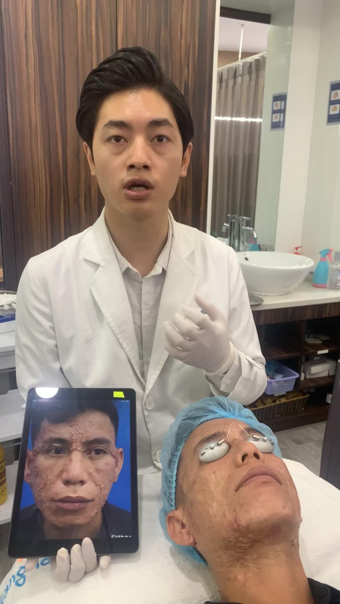Cả nhà còn nhớ nam khách hàng này không ạ