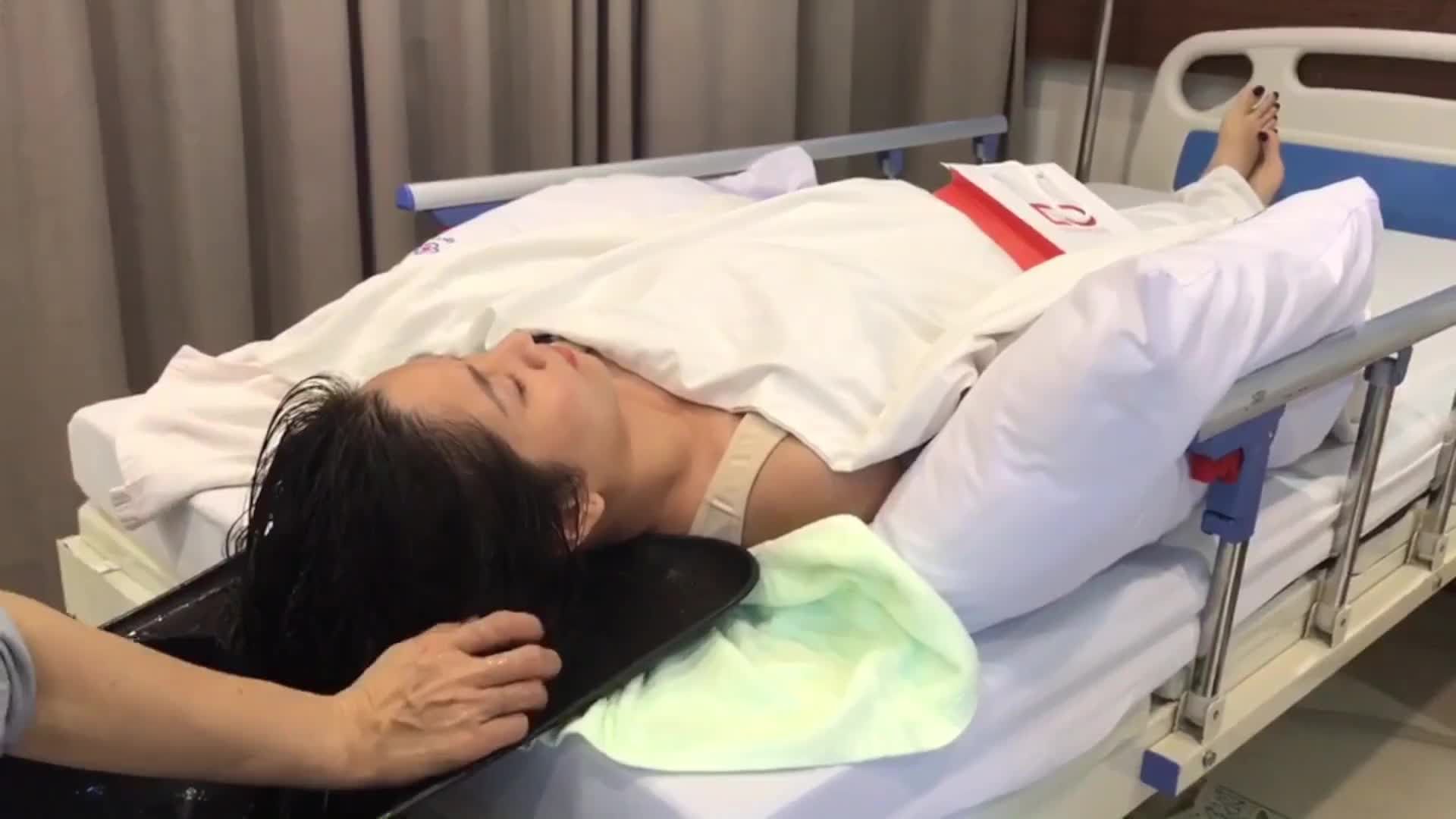 Khách hàng thực hiện nâng ngực tại Thẩm mỹ DrD được 2 ngày.