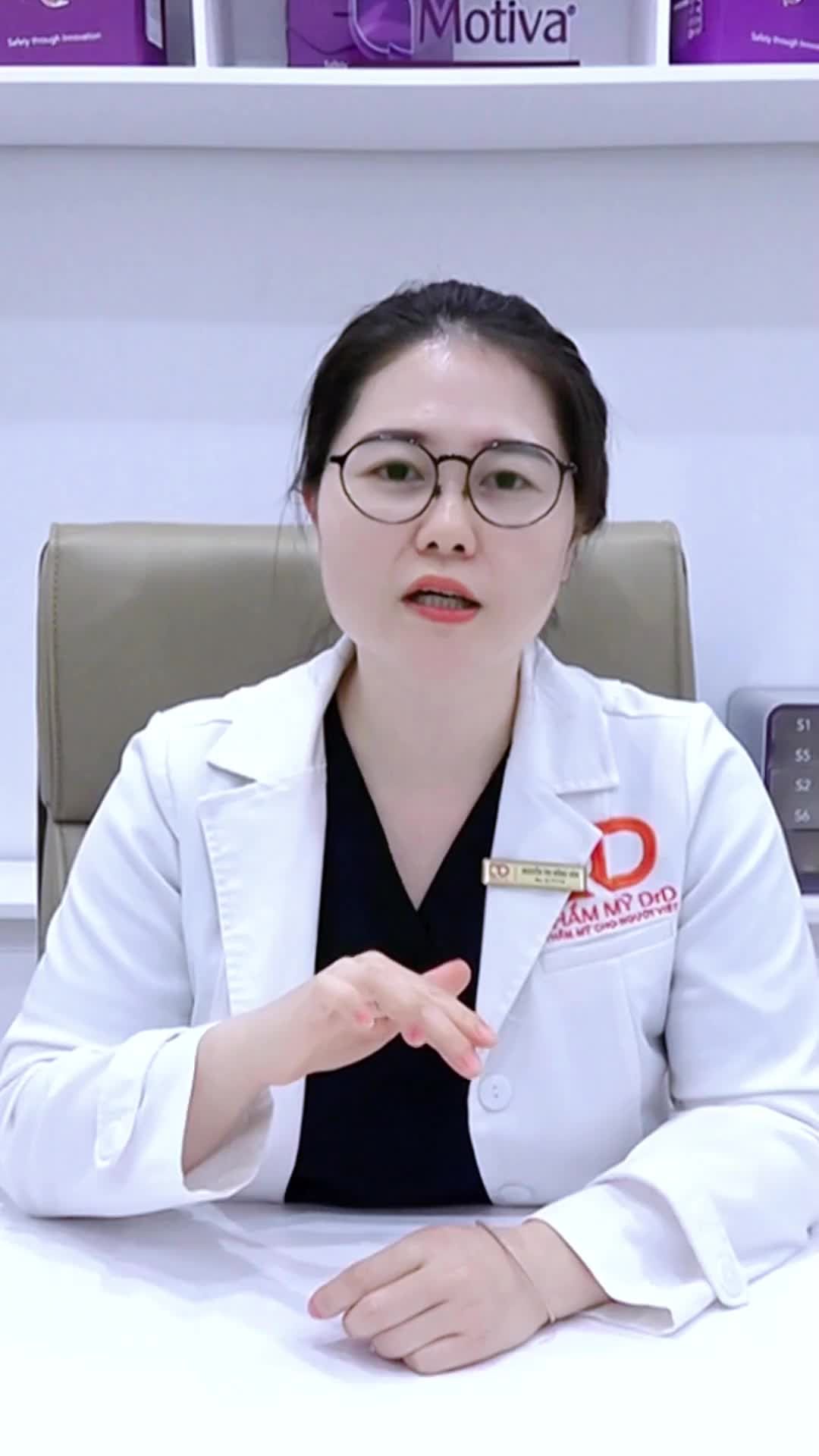 Sự khác nhau giữa cắt mí và nhấn mí. Nên lựa chọn thực hiện phương pháp nào để đạt được hiệu quả cao nhất