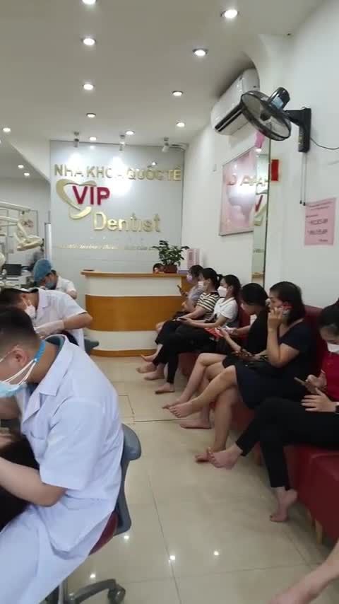 BẮT TRỌN KHOẢNH KHẮC ĐÓN NỤ CƯỜI MỚI CỦA BẠN QUỲNH MY