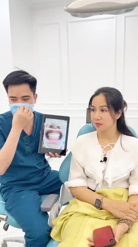 Chị Nga cho biết Làm răng xong không còn nhận ra mình, vì răng mới khác biệt quá nhiều!