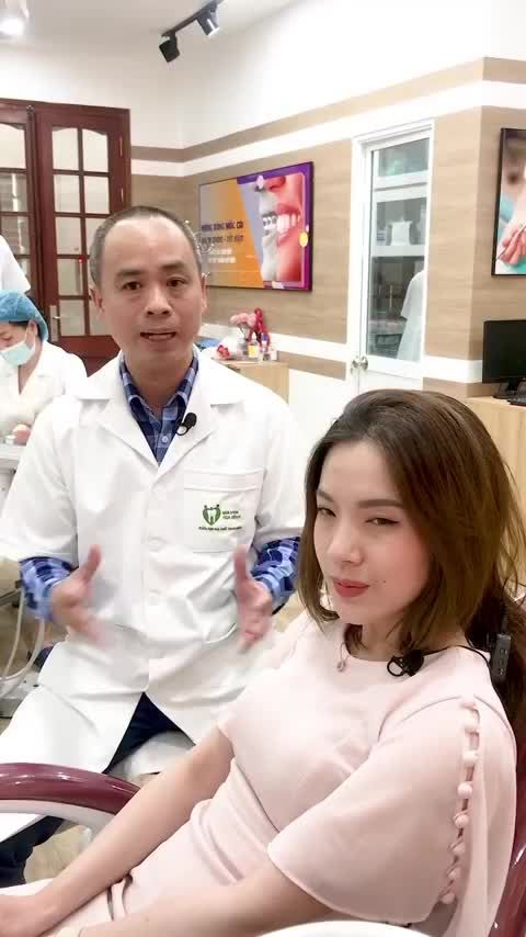 GẶP GỠ DR.TUYẾN CÙNG NỮ KHÁCH HÀNG XINH ĐẸP TẠI NHA KHOA GIA ĐÌNH