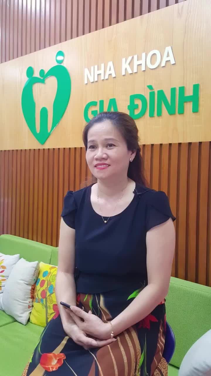 Khách hàng Nguyễn Thị Hà vừa hoàn thiện xong ca lắp răng sứ cao cấp tại Nha khoa Gia Đình