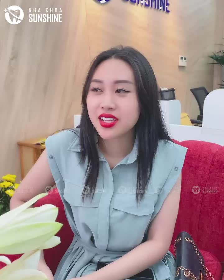 Khách hàng Test răng sau khi bọc răng sứ tại Nha khoa Thẩm mỹ Quốc tế Sunshine