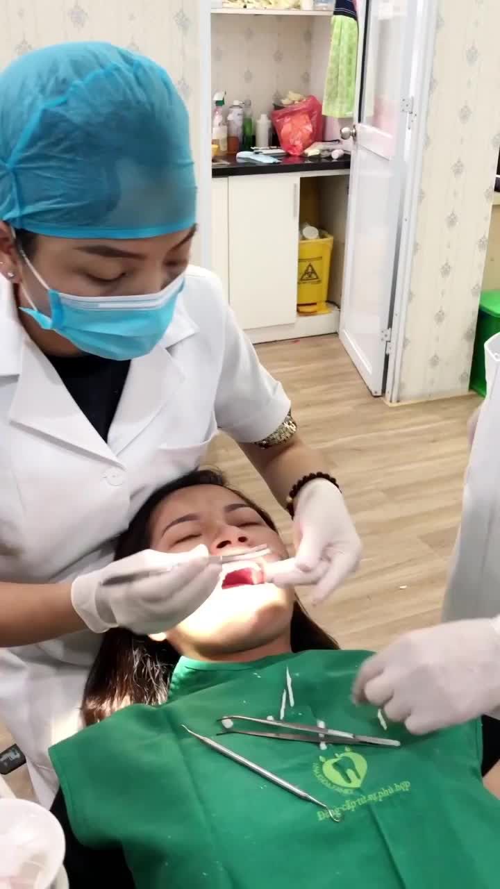 QUÁ TRÌNH LẮP CỐ ĐỊNH RĂNG SỨ CHO KHÁCH HÀNG