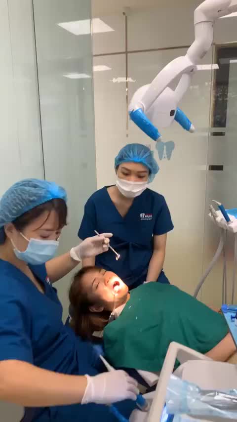 Quy trình hàn trám và nhổ răng để chuẩn bị cấy ghép Implant cho khách hàng tại Nha khoa Paris chi nhánh Bắc Ninh