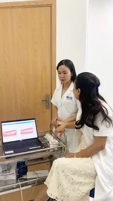 TS.BS Đàm Ngọc Trâm phân tích case niềng răng, scan răng bằng máy iTero hiện đại xem trước kết quả