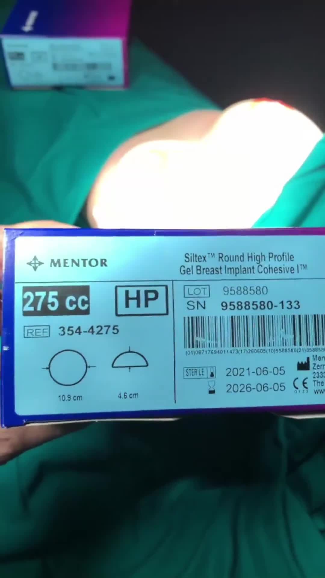 Đã có kết quả ca nâng ngực Mentor 275cc rồi cả nhà ơi. Chị khách cao 1m50, khung ngực hẹp, đặt túi độ nhô cao rất phù hợp. Ngực lên dáng tròn, đều, rất đẹp. Mời cả nhà xem livestream nhé.