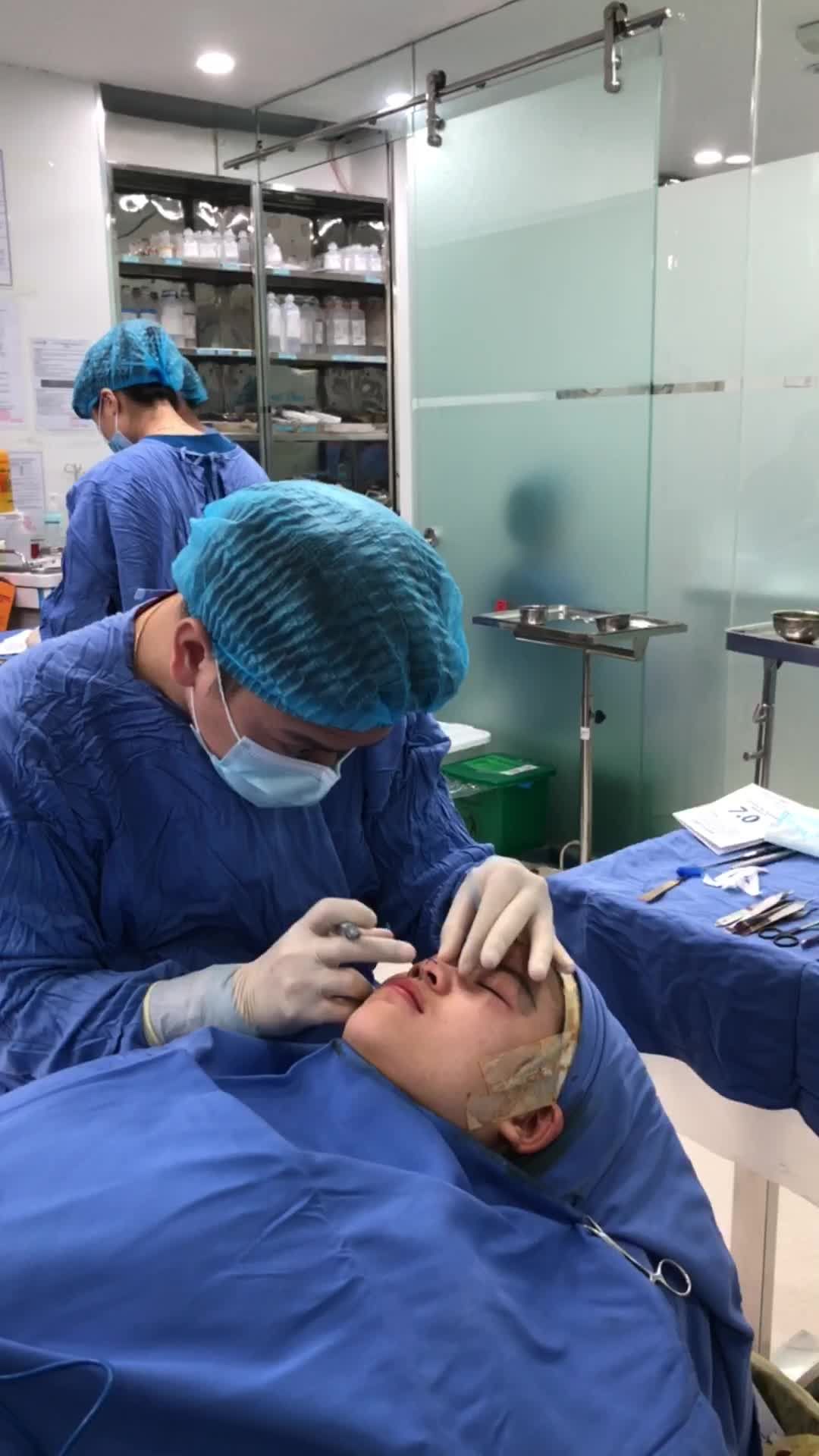 Các chị em đang tìm hiểu dịch vụ nâng mũi thực hiện như thế nào Quy trình ra sao