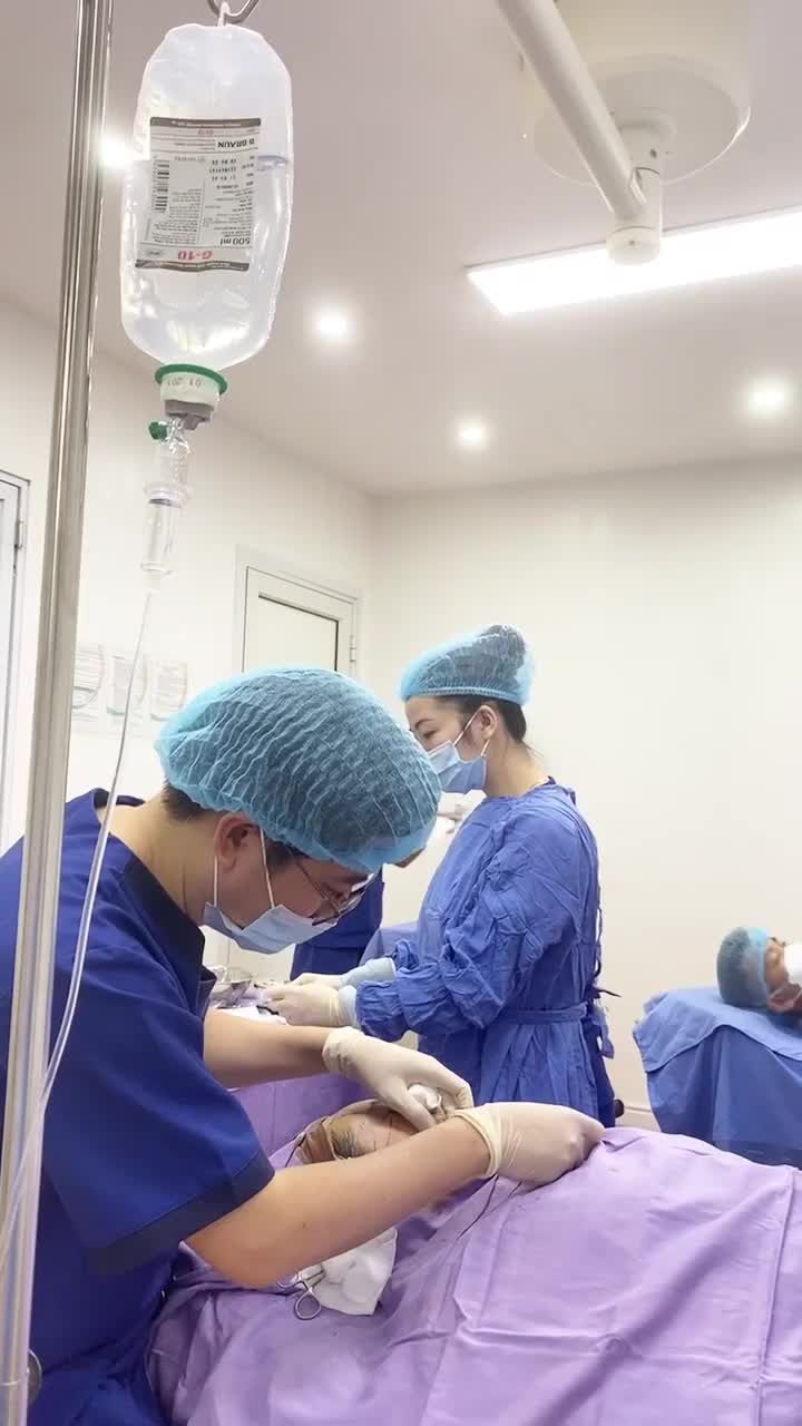 Cùng bác sĩ Kelvin Phạm tư vấn và thực hiện cấy mỡ mặt trẻ hoá BioGen