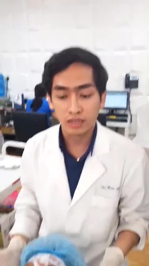 Vùng cổ có nhiều nốt mụn thịt sần phải làm sao