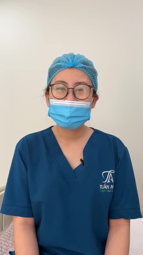 NÂNG CUNG MÀY KẾT HỢP CẮT VÀ TRẺ HÓA MÍ DƯỚI KHIẾN KHÁCH HÀNG TRẺ RA ĐẾN 5 TUỔI