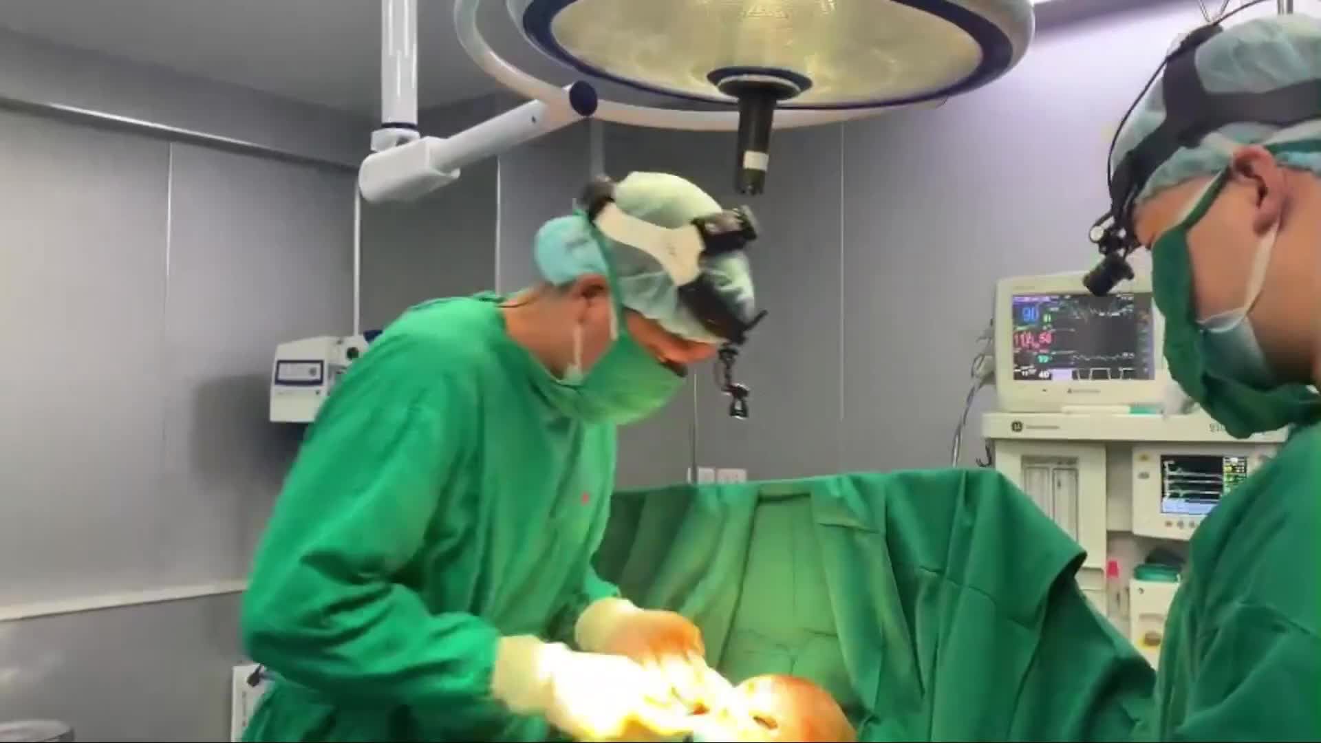 Lại 1 ca ngực lệch rất nhiều trong ngày hôm nay đây các nàng ơi.