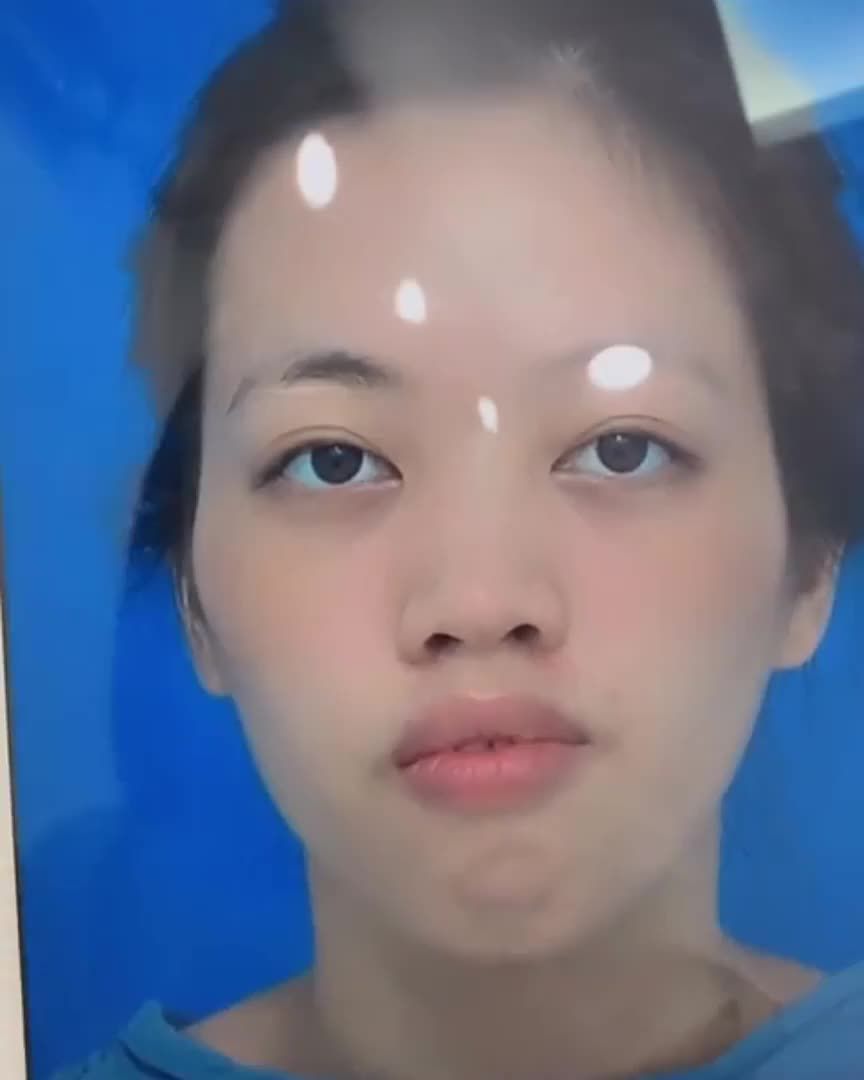 Mất 45 phút để có gương mặt đầy đặn, căng bóng
