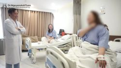 Sau phẫu thuật nội soi thu nhỏ dạ dày một ngày, hai nữ bệnh nhân của chúng tôi rất vui mừng.