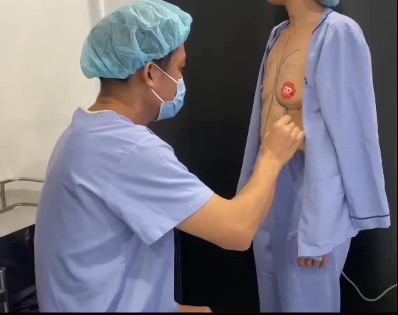 Ca thứ 3 hôm nay lại là trường hợp ngực nhỏ và lêch size mức độ ít rất thường gặp ở phái đẹp Việt.