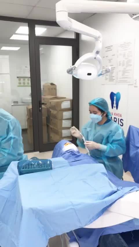 CA CẤY GHÉP 2 TRỤ STRAUMANN ACTIVE CHO CHỊ KHÁNH ĐẾN TỪ HẠ LONG, QUẢNG NINH