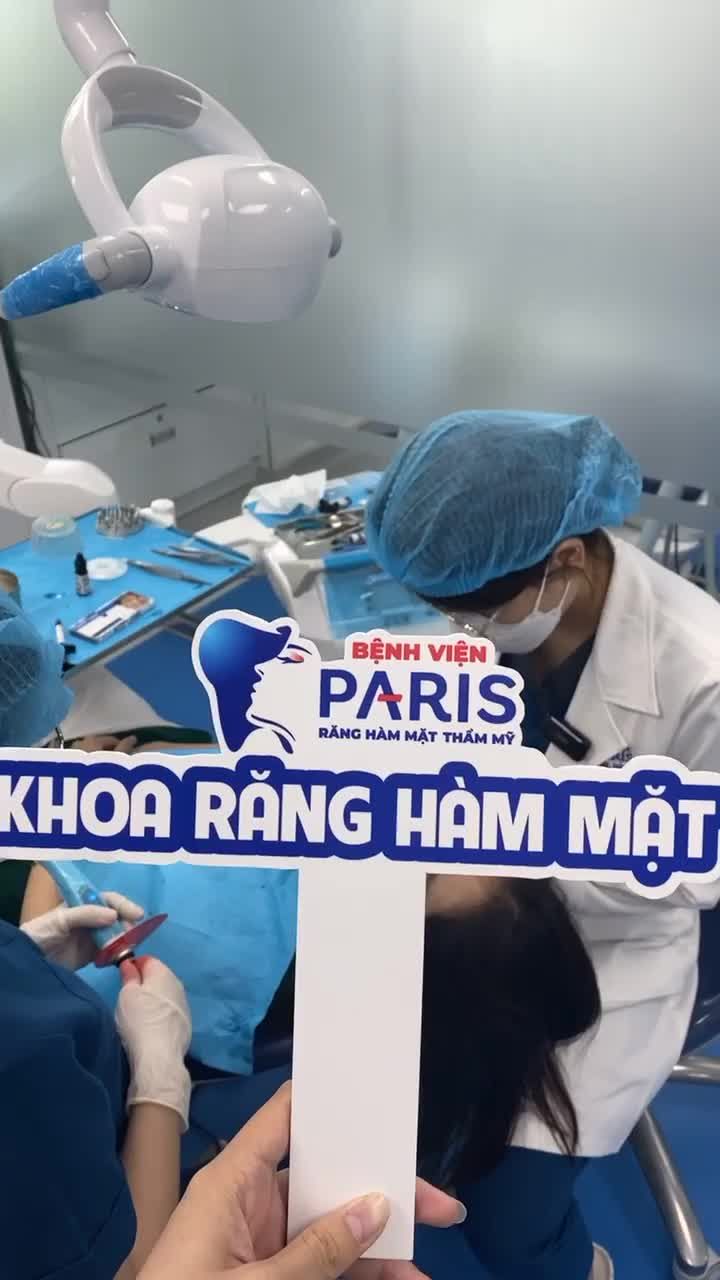Cận cảnh ca gắn mắc cài tại BV RHM Thẩm mỹ Paris