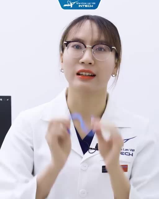 Đặt chun tách kẽ có thể coi là bước đầu tiên chuẩn bị cho quá trình niềng răng.